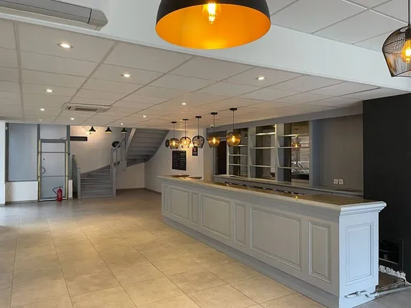 Local commercial 280 m²