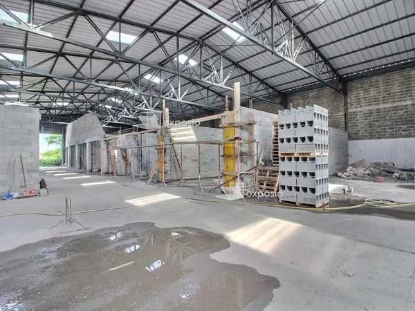 84100 ORANGE - MURS DE BUREAUX 140 m²