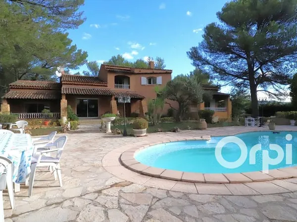 Maison 4 pièces 230 m²