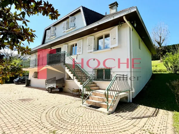 Maison de charme style Ile de France avec terrain arboré - 204 m²