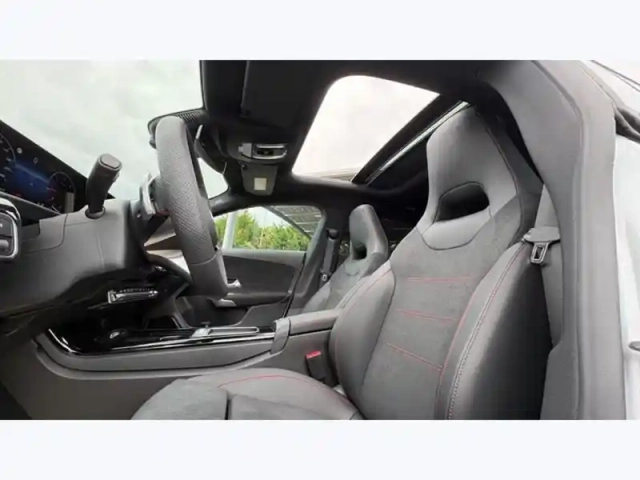 Mercedes Cla 200 d shooting brake amg l — photo 20