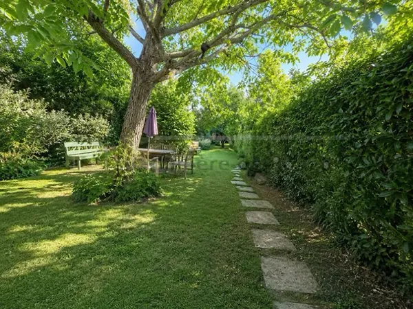 Maison 10 pièces 240 m²