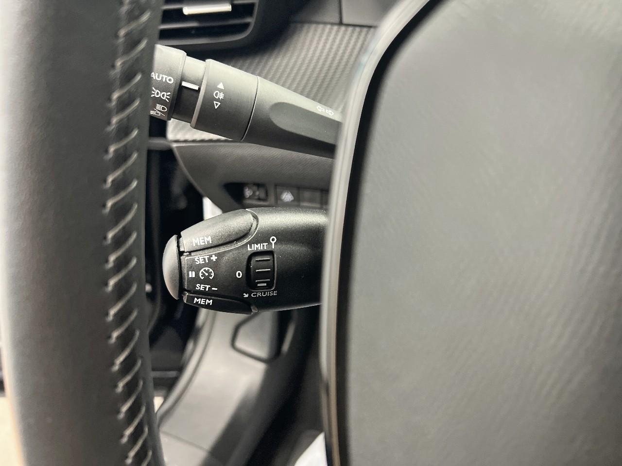 Peugeot 2008 puretech 100 s&s bvm6 allure pack — photo 24