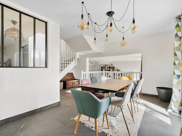 Maison Chambourcy 8 pièce(s) 204m2
