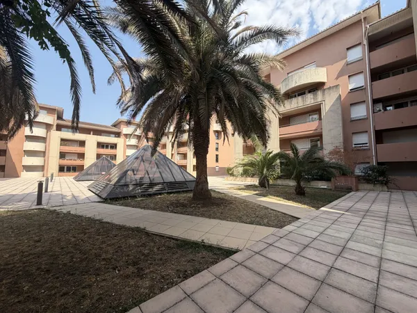 T3 de 66,50m2 rénové meublé avec P en sous-sol, clim et balc