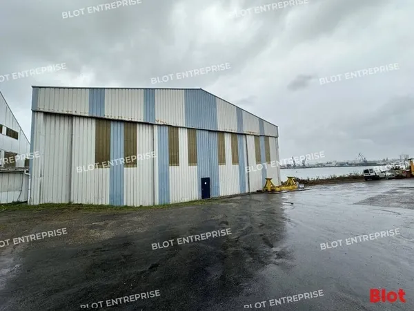 Entrepôt 3150 m²