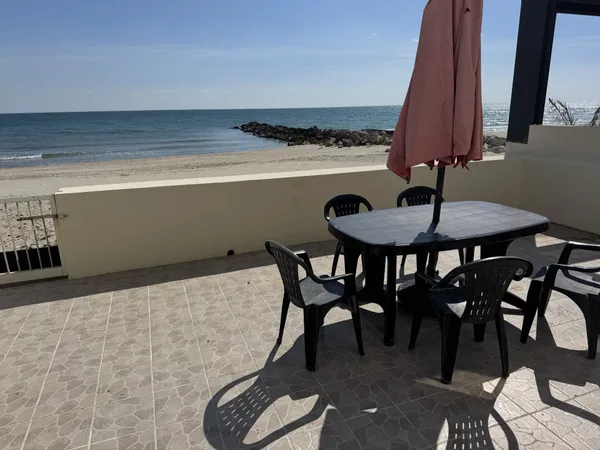 T3 les pieds dans le sable .
