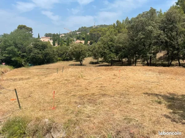 Terrain 930 m² Taradeau