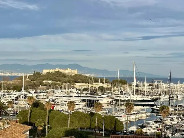 ANTIBES - VAUBAN Dernier étage - Vue mer