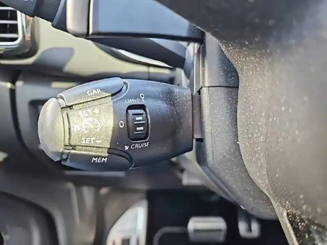 Citroën C5 Aircross hybride rechargeable 225 e-eat8 — photo 19