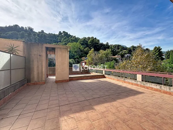 MENTON - 2 PIECES - GRANDE TERRASSE - GARAGE ET CAVE