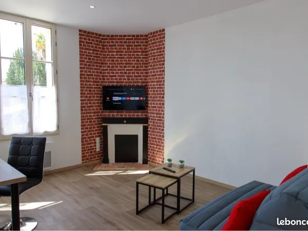 Studio meublé de 30 m² refait à neuf, quartier Hôpital
