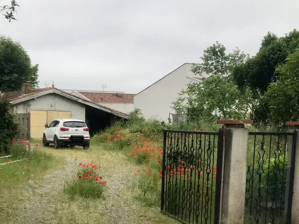 Terrain avec garage