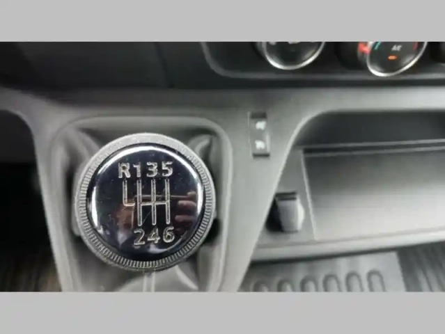 Renault Master fourgon fgn trac f3500 l2h2 blue dci 135 confort — photo 20