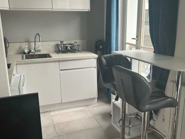 Studio 25 m² à louer - Courbevoie - 8 min du métro Esplanade de La Défense