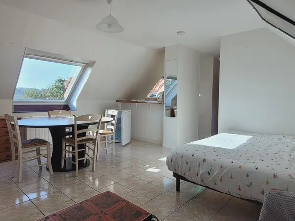 Studio meublé lumineux et bien exposé