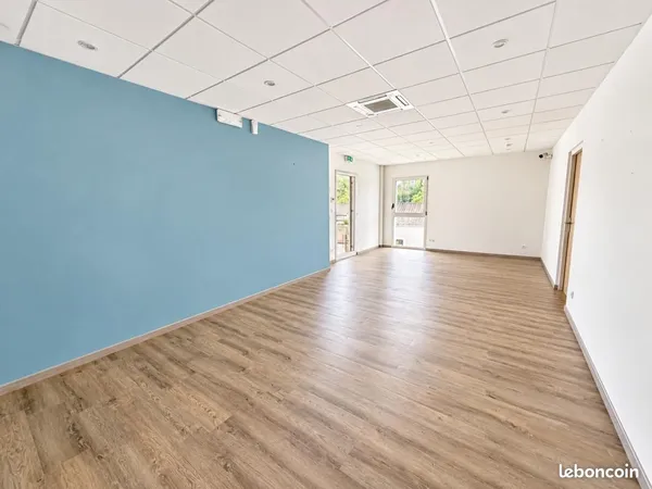 Commerce 81 m²