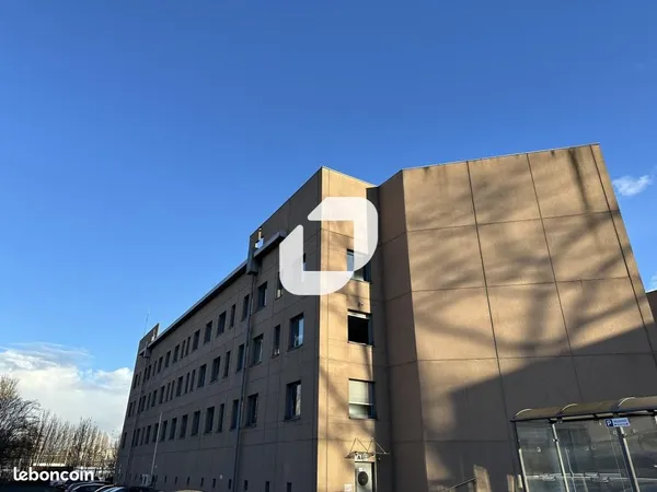 Bureau 786 m²