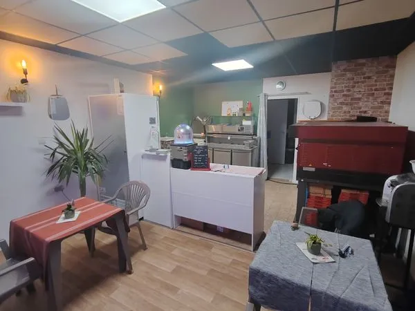 Pizzeria à emporter + distributeur 24/24 - Proche QUIMPER
