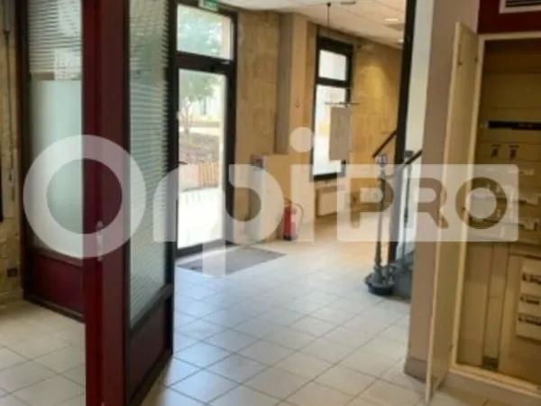 Local commercial 175 m²