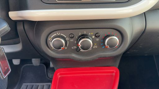 Renault Twingo 1.0 SCe 70 - Intens – 2014 – 116146 km – Essence – Boîte Manuelle — photo 20