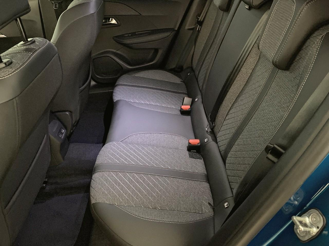 Peugeot 2008 hybrid 145 ch e-dcs6 allure — photo 10
