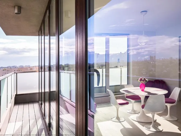 BIEN A NE PAS RATER POUR INVESTISSSEMENT OU RESIDENCE PRINCIPALE DEUX PIECES AVEC BALCON DONNANT SUR