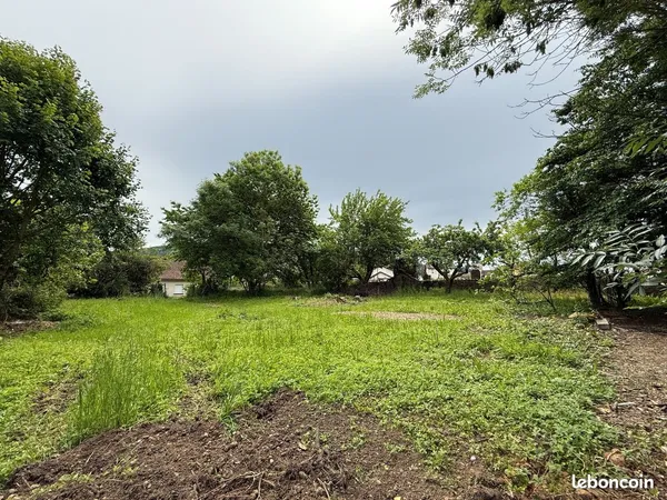 Terrain 710 m² TOSSIAT