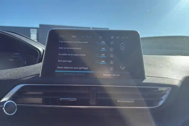 Peugeot 3008 hybrid4 300 e-eat8 — photo 57