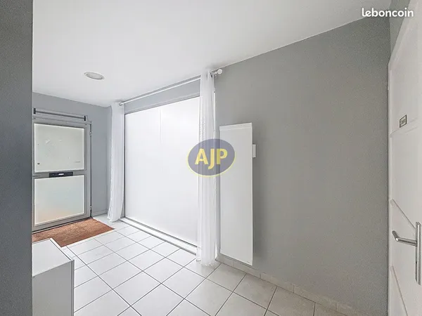 Local 47 m² ROCHEFORT
