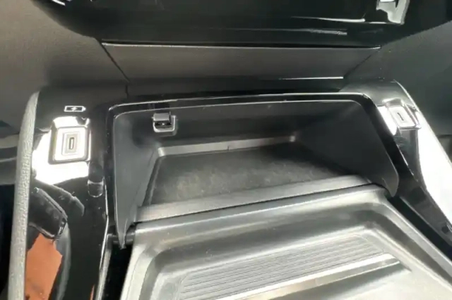 Peugeot 2008 hybrid 136 e-dcs6 — photo 22