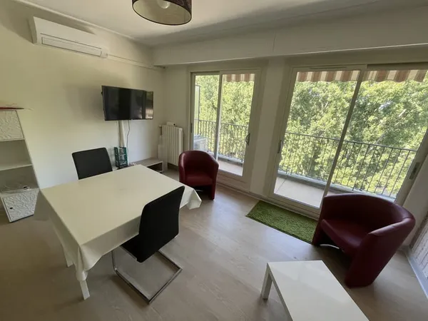 A LOUER - Quartier Pres Fichaux - T2 meublé avec balcon et g
