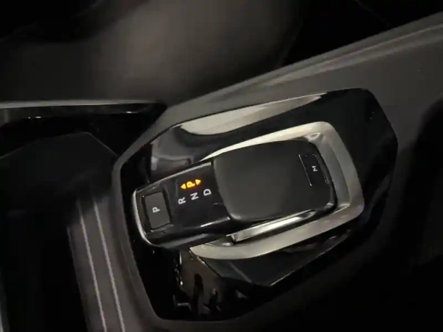 Peugeot 208 puretech 100 s&amp;s eat8 — photo 9
