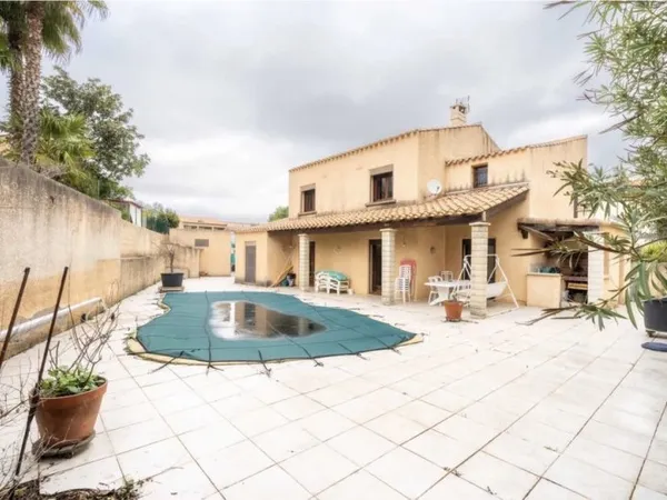 Villa 4 faces piscine Pézenas secteur prisé