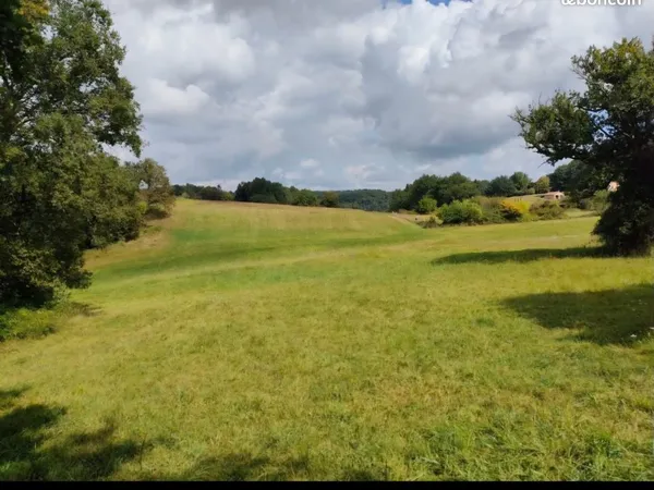 Terrains a batir avec viabilisation et permis de construire en limite perigord noir ( dordogne)