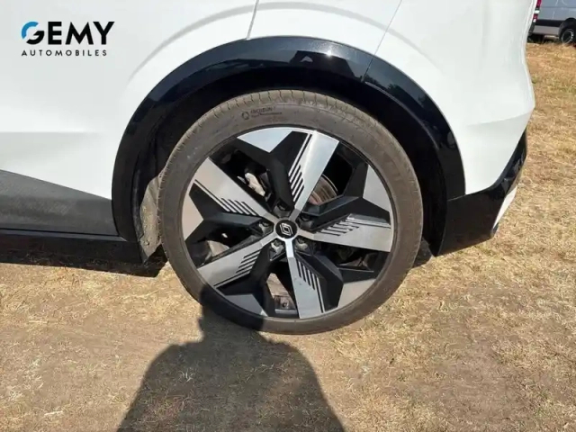 Renault Megane e-tech ev40 130ch standard charge — photo 11