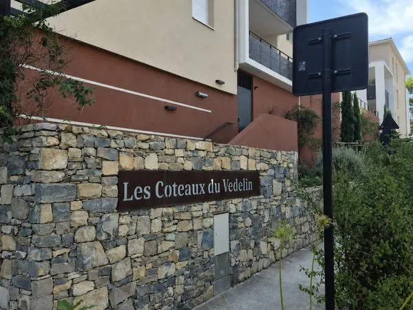 Les coteaux du Vedelin T2 avec terrasse, garage et parking