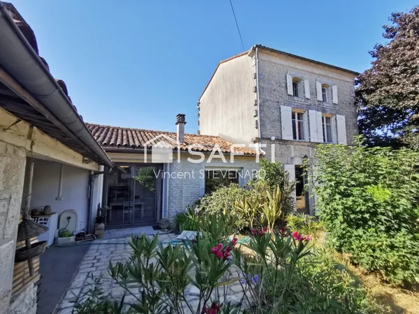 Maison en pleine campagne Charentaise