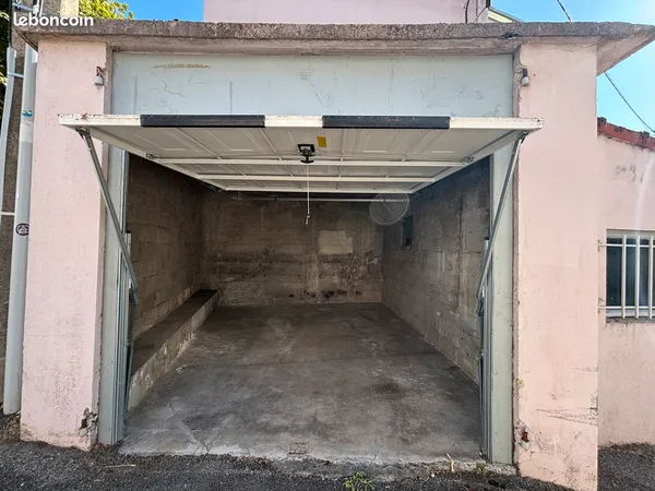 Garage avec atelier et jardin privatif - proche centre-ville