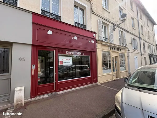 Local commercial Chantilly centre