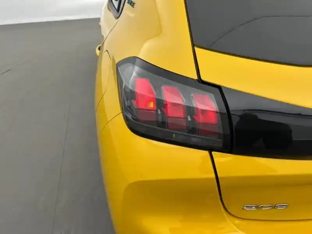 Peugeot 208 puretech 75 s&amp;s bvm5 — photo 17
