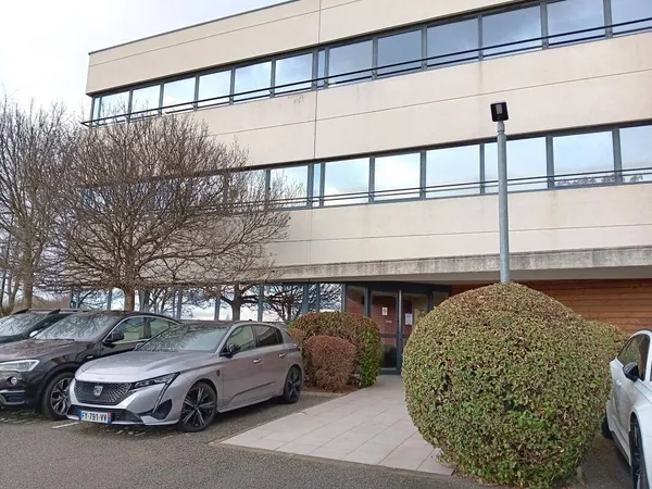 Bureau 111 m²