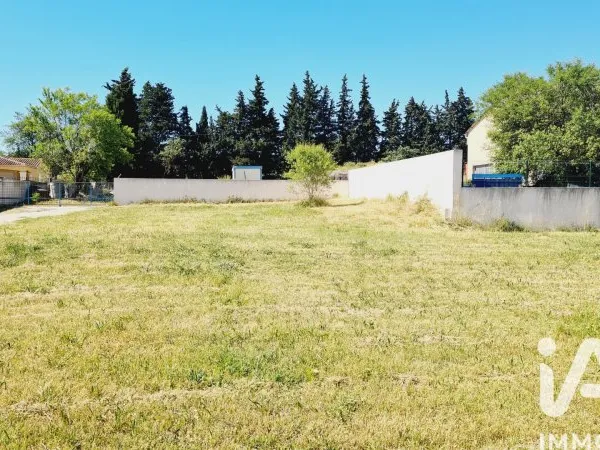 Terrain 606 m²