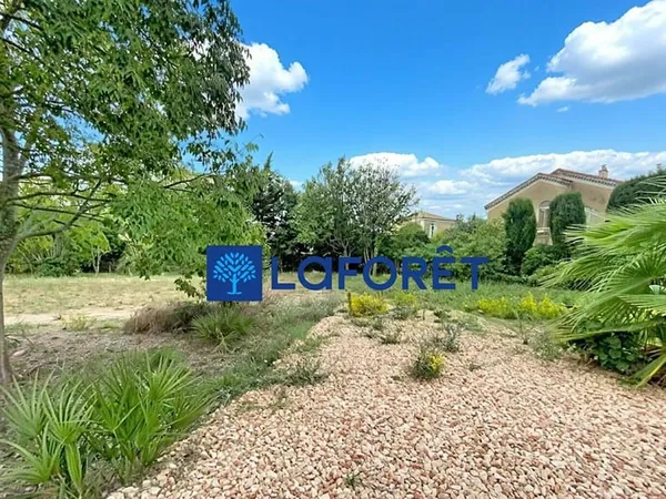 Terrain 893 m²