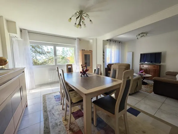 Superbe F4 92 m² rénové avec garage, proche gare