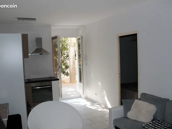T2 meuble terrasse au calme isole securise cuisine equipe jaures montcalm