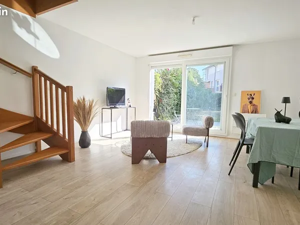 Maison mitoyenne sans travaux et avec garage