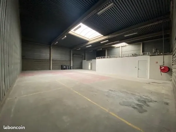 Entrepôt avec bureaux à louer - Sud Rouen