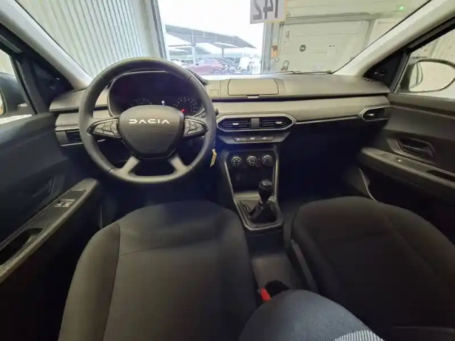 Dacia Sandero sce 65 — photo 11