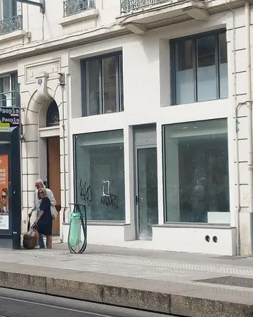 Belle boutique neuve sur axe passant